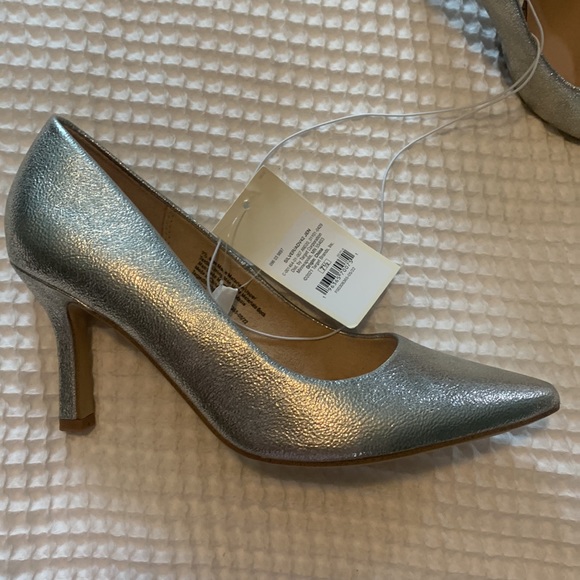Silver Pumps - Picture 3 of 4